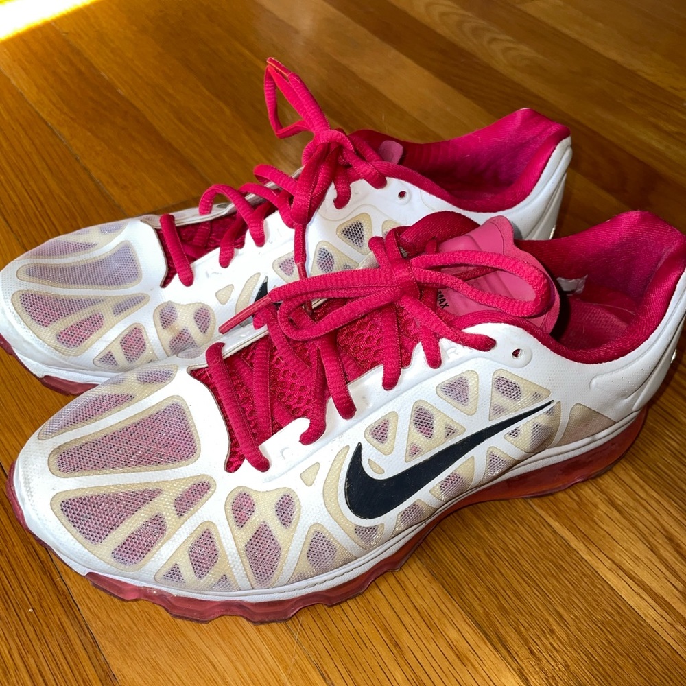 White/Hot Pink Nike Airmax
